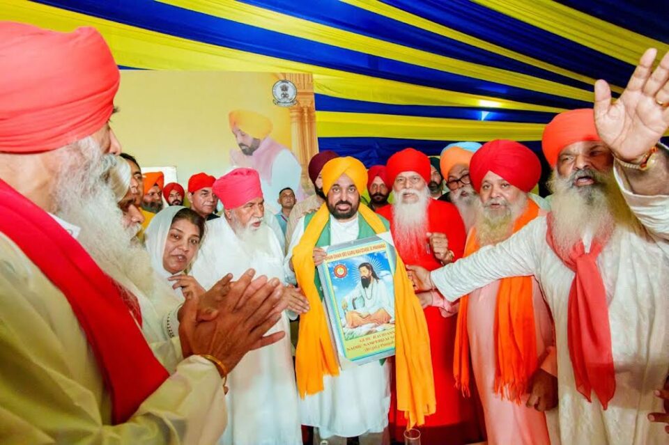 ਸੰਤ ਪ੍ਰਗਟ ਨਾਥ ਜੀ, ਸੰਤ ਪਰਦੀਪ ਦਾਸ ਜੀ, ਸੰਤ ਤੇਜਾ ਸਿੰਘ ਜੀ, ਸੰਤ ਨਿਰਮਲ ਦਾਸ ਜੀ ਅਤੇ ਸੰਤ ਲੇਖ ਰਾਜ ਜੀ ਵੀ ਮੌਜੂਦ ਰਹੇ