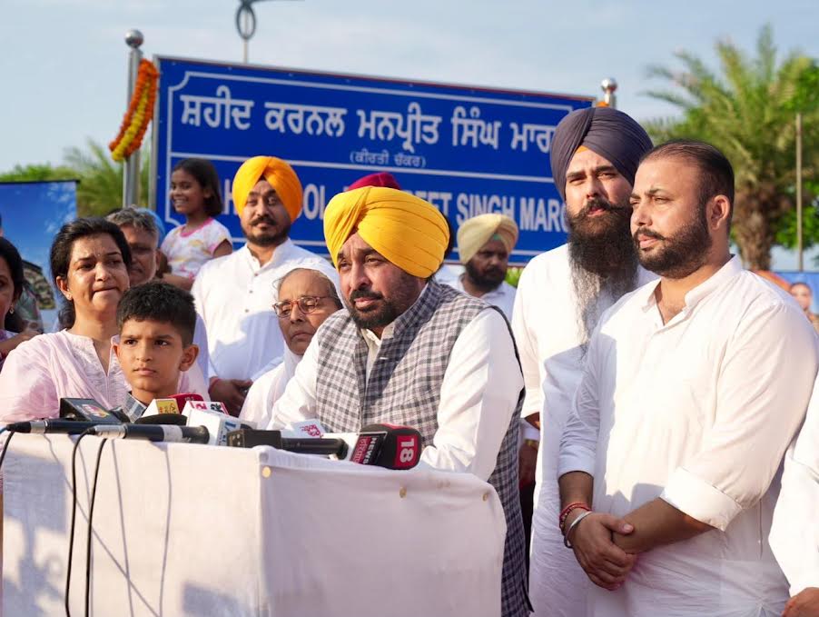 ਪੰਜਾਬ ਸਰਕਾਰ ਸ਼ਹੀਦ ਕਰਨਲ ਮਨਪ੍ਰੀਤ ਸਿੰਘ ਦਾ ਸਤਿਕਾਰ ਕਰ ਕੇ ਆਪਣਾ ਫ਼ਰਜ਼ ਨਿਭਾ ਰਹੀ ਹੈ