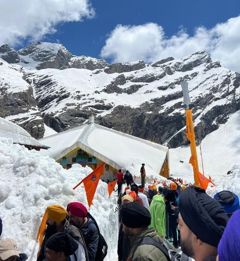 ਬਰਫ਼ਬਾਰੀ ਰੁਕਣ ਤੋਂ ਬਾਅਦ ਸ਼ਰਧਾਲੂਆਂ ਲਈ ਵੱਡੀ ਖ਼ਬਰ: 28 ਸਤੰਬਰ ਤੋਂ ਮੁੜ ਸ਼ੁਰੂ ਹੋਵੇਗੀ ਸ੍ਰੀ ਹੇਮਕੁੰਟ ਸਾਹਿਬ ਦੀ ਯਾਤਰਾ