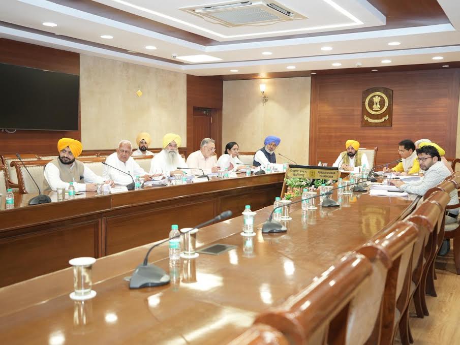 ਮੁੱਖ ਮੰਤਰੀ ਦੀ ਅਗਵਾਈ ਹੇਠ ਪੰਜਾਬ ਕੈਬਨਿਟ ਨੇ ਸਾਉਣੀ ਸੀਜ਼ਨ 2026-27 ਲਈ 'ਪੰਜਾਬ ਕਸਟਮ ਮਿਲਿੰਗ ਪਾਲਿਸੀ', 'ਅਨਾਜ ਢੋਆ-ਢੁਆਈ ਨੀਤੀ 2027' ਅਤੇ 'ਅਨਾਜ ਲੇਬਰ ਤੇ ਕਾਰਟੇਜ ਨੀਤੀ 2027' ਨੂੰ ਹਰੀ ਝੰਡੀ