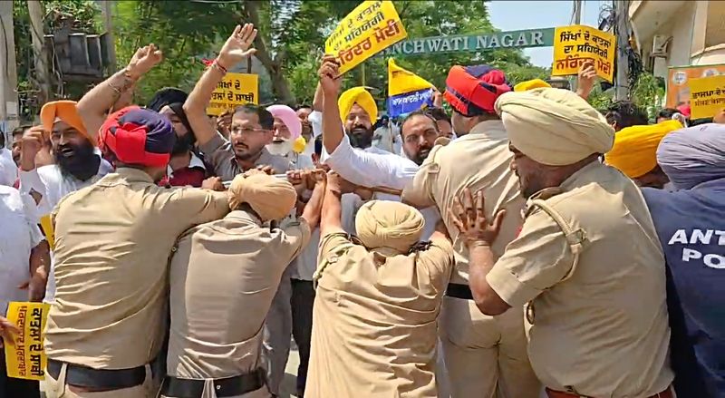 ਸੱਜਣ ਕੁਮਾਰ ਦੇ ਅੰਤਿਮ ਸਸਕਾਰ 'ਚ ਭਾਜਪਾ ਆਗੂਆਂ ਦੀ ਸ਼ਮੂਲੀਅਤ 'ਤੇ ਸਿਆਸੀ ਘਮਾਸਾਨ: 'ਆਪ' ਨੇ ਖੋਲ੍ਹਿਆ ਮੋਰਚਾ