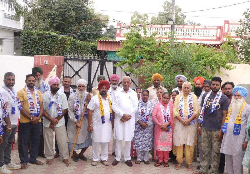 ਆਮ ਆਦਮੀ ਪਾਰਟੀ ਨੂੰ ਮਿਲਿਆ ਵੱਡਾ ਹੁੰਗਾਰਾ: ਸਾਬਕਾ ਸਰਪੰਚ ਸਾਥੀਆਂ ਸਮੇਤ 'ਆਪ' ਵਿੱਚ ਸ਼ਾਮਲ