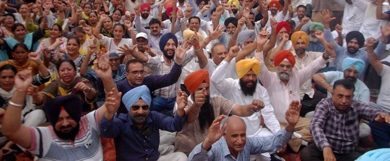 ਸਰਕਾਰੀ ਮੁਲਾਜ਼ਮਾਂ ਦੀਆਂ ਪੈਨਸ਼ਨਾਂ 'ਤੇ ਅਦਾਲਤ ਦਾ ਵੱਡਾ ਫ਼ੈਸਲਾ: ਰਿਟਾਇਰਮੈਂਟ ਲਾਭਾਂ ਦੀ ਦੁਬਾਰਾ ਜਾਂਚ ਦੇ ਹੁਕਮ