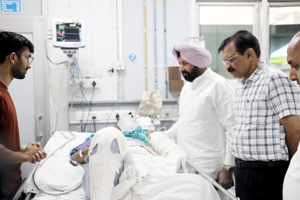 ‘ਨਸ਼ਾ ਮੁਕਤ ਪੰਜਾਬ ਯਾਤਰਾ’ ਦੌਰਾਨ ਹਾਦਸੇ ’ਚ ਜ਼ਖ਼ਮੀ ਭਾਜਪਾ ਆਗੂ ਦਾ ਹਾਲ ਜਾਣਨ ਡੀਐਮਸੀ ਹੀਰੋ ਹਾਰਟ ਪਹੁੰਚੇ ਕੇਵਲ ਸਿੰਘ ਢਿੱਲੋਂ