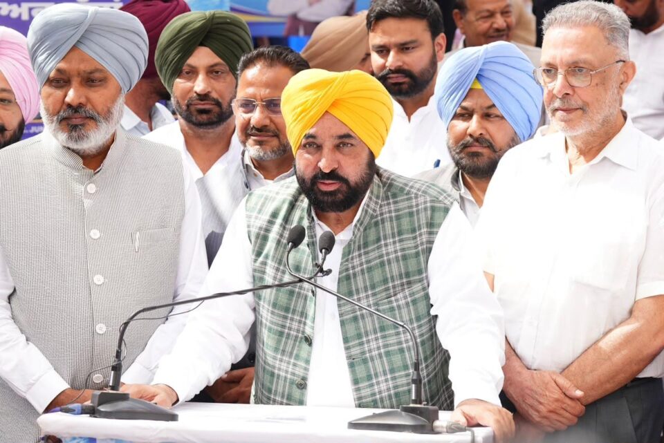 ਲੋਕ ‘ਆਪ’ ਨਾਲ ਚਟਾਨ ਵਾਂਗ ਖੜ੍ਹੇ ਹਨ ਜਿਸ ਕਰਕੇ ਵਿਰੋਧੀ ਪਾਰਟੀਆਂ ਬੁਖਲਾਹਟ ਵਿੱਚ ਹਨ