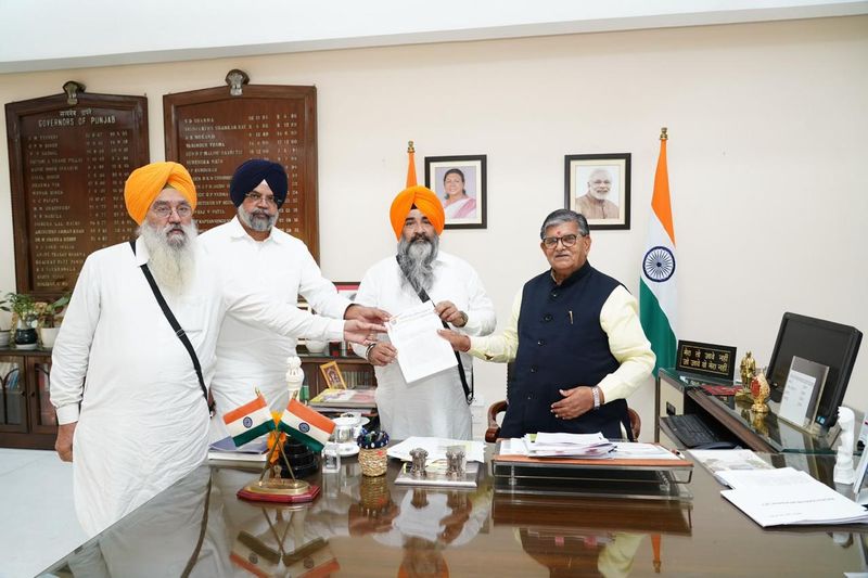 ਪਾਰਟੀ ਰਜਿਸਟਰੇਸ਼ਨ 'ਚ ਦੇਰੀ ਦਾ ਮੁੱਦਾ: 'ਅਕਾਲੀ ਦਲ ਵਾਰਿਸ ਪੰਜਾਬ ਦੇ' ਦੇ ਵਫ਼ਦ ਨੇ ਰਾਜਪਾਲ ਕਟਾਰੀਆ ਨਾਲ ਕੀਤੀ ਮੁਲਾਕਾਤ