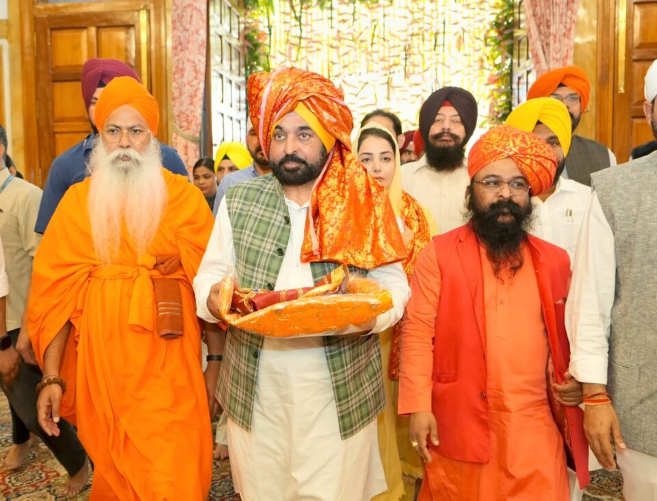 ਧਾਰਮਿਕ ਅਸਥਾਨਾਂ ਦਾ ਪ੍ਰਬੰਧ ਸਿਆਸਤਦਾਨਾਂ ਦੀ ਬਜਾਏ ਧਾਰਮਿਕ ਭਾਈਚਾਰਿਆਂ ਵੱਲੋ ਕੀਤਾ ਜਾਣਾ ਚਾਹੀਦਾ ਹੈ